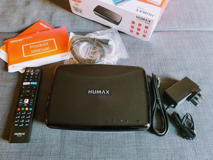Humax FVP-5000T in the box