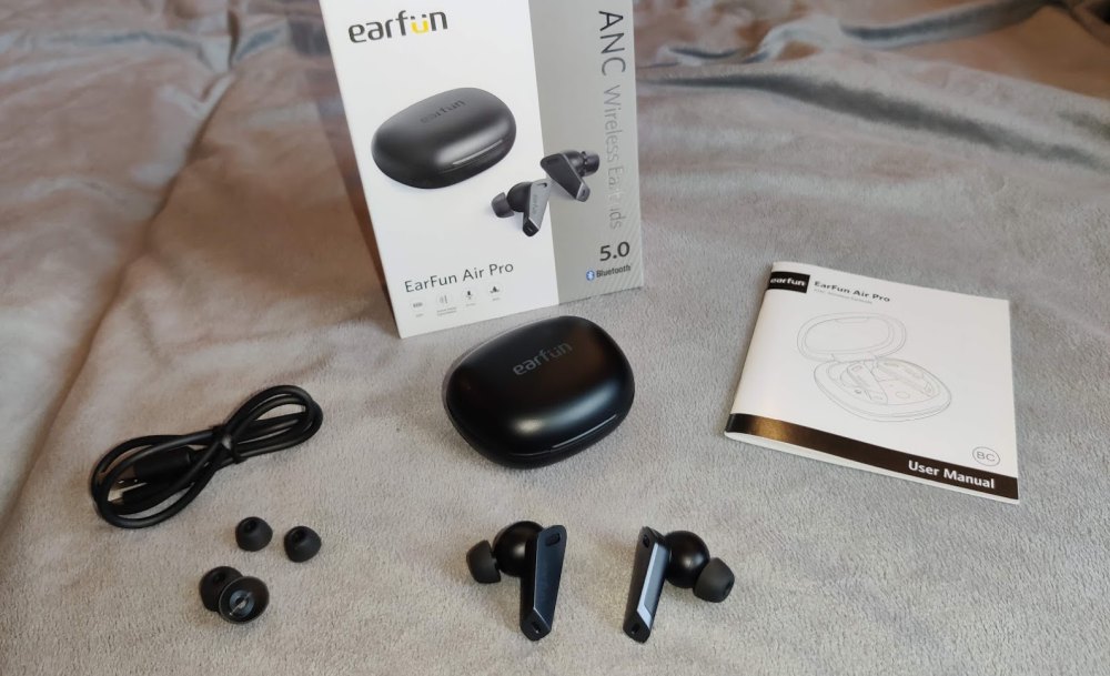 EarFun air pro in the box