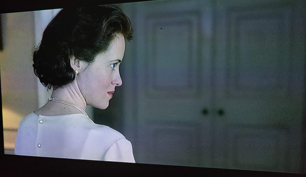 JMGO Explorer netflix the crown