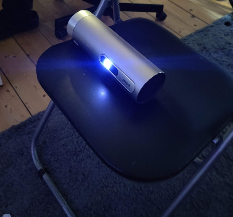 JMGO Explorer on chair