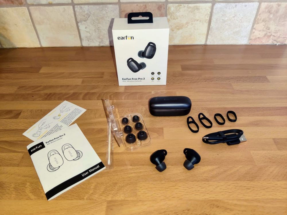 Earfun free pro 2 in the box