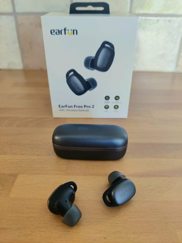 Earfun free pro 2 near box