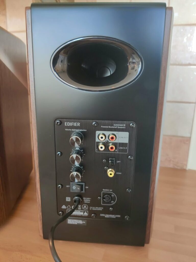 Edifier S2000 MKIII back ports
