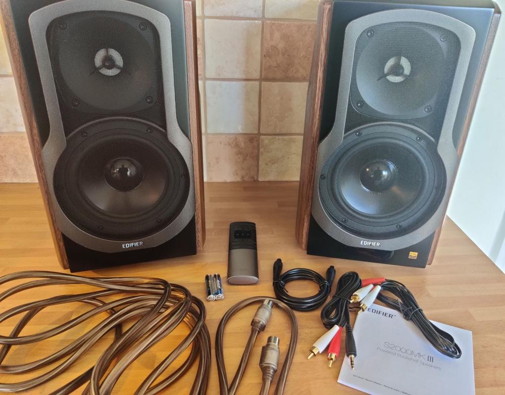 Edifier S2000 MKIII in the box