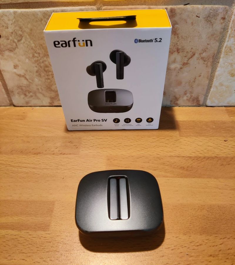 Earfun Air Pro SV in case