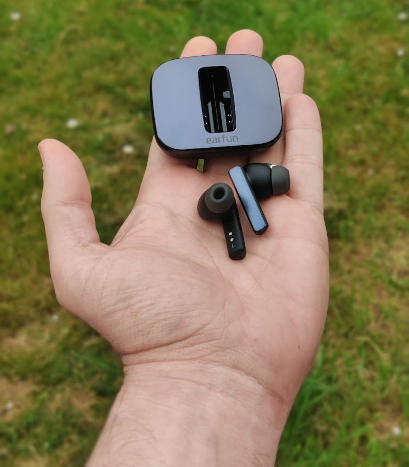 Earfun Air Pro SV in hand