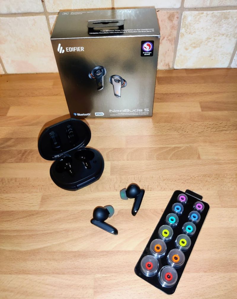 Edifier Neobuds S near box