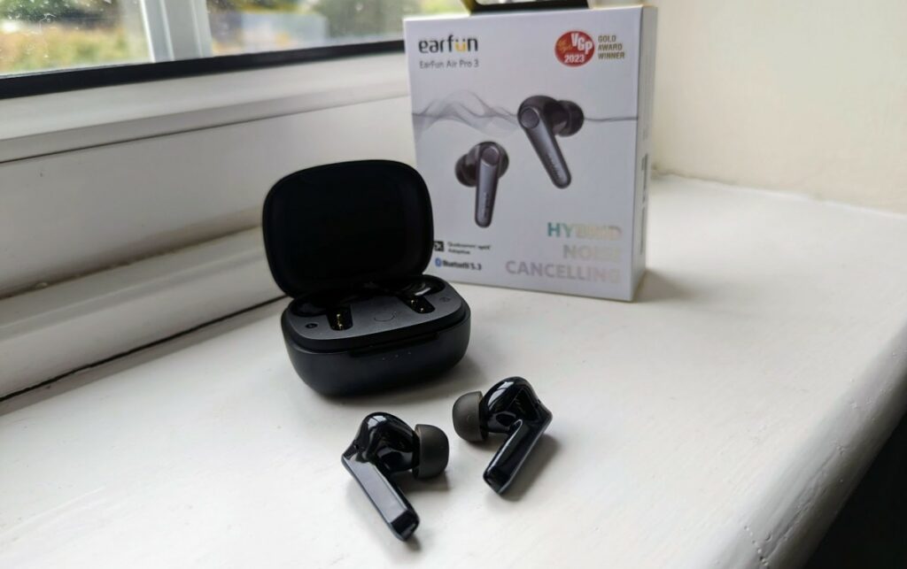 Earfun Air Pro 3 window hero