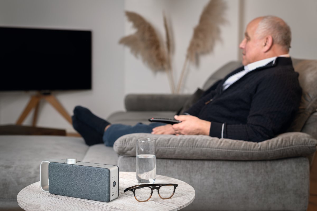 OSKAR Speaker near TV