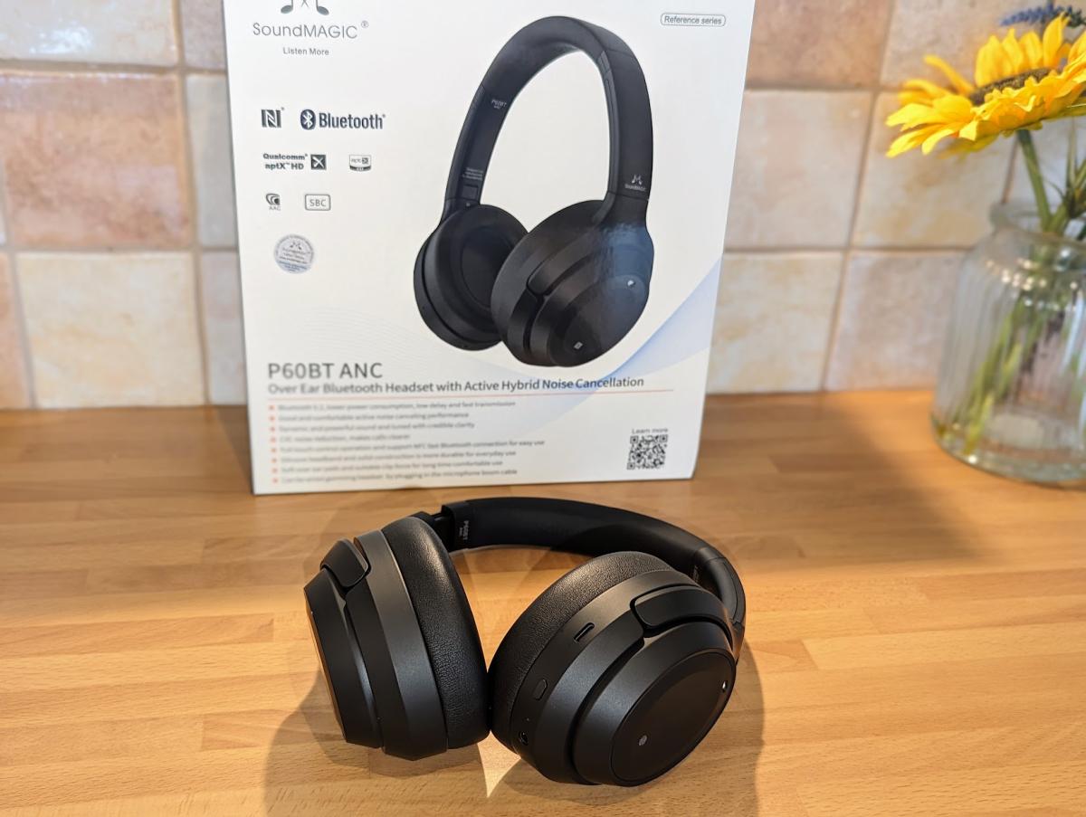 SoundMAGIC P60BT hero