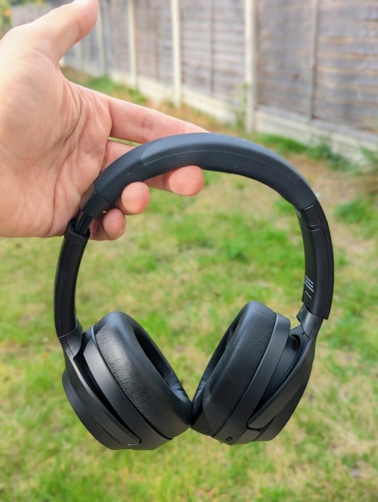 SoundMAGIC P60BT outside