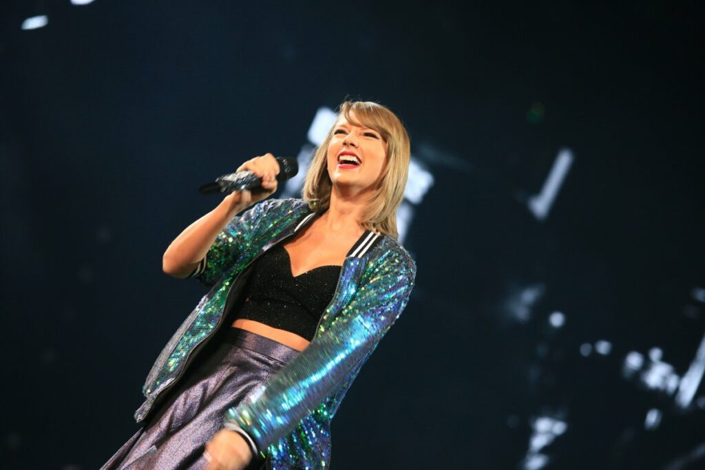 Taylor Swift on tour 2015 - deposit - ChinaImages