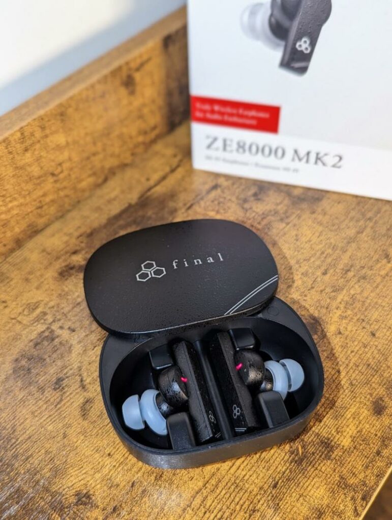 Final ZE8000 MK2 earphones in case