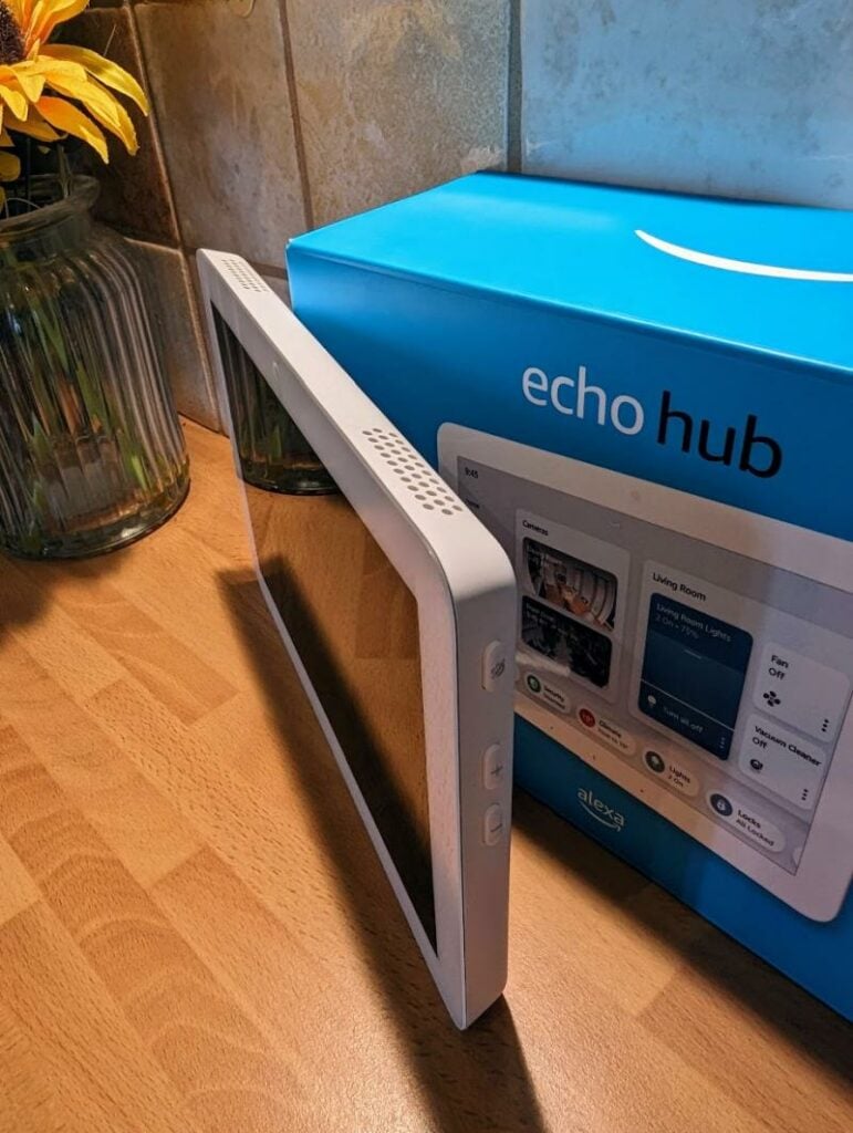 Amazon Echo Hub buttons