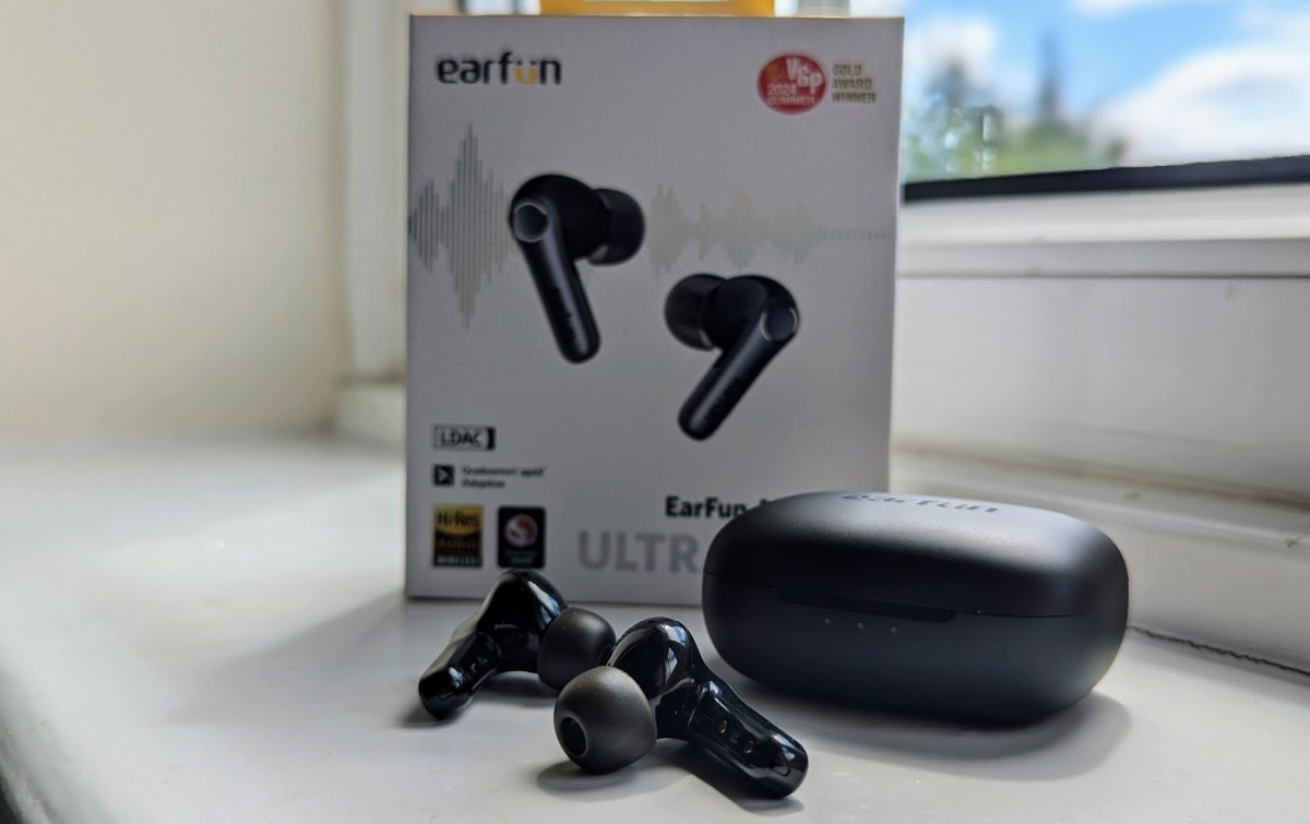 Earfun Air Pro 4 window hero