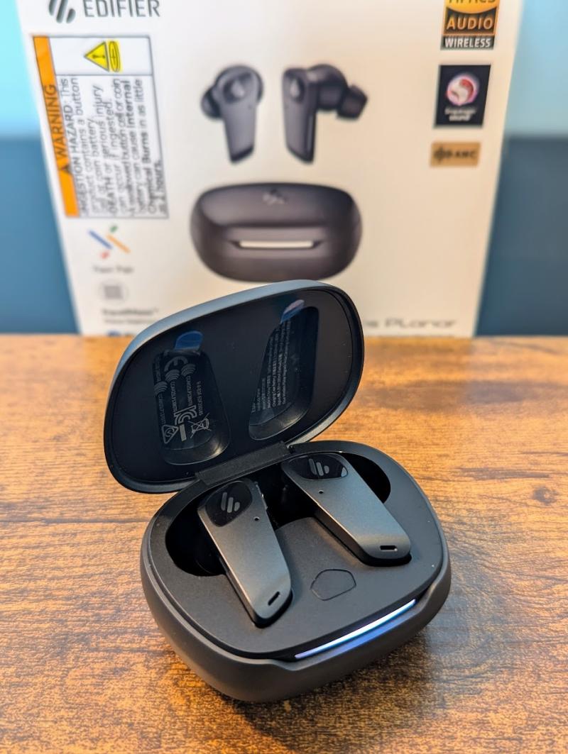 NeoBuds Planar in their box