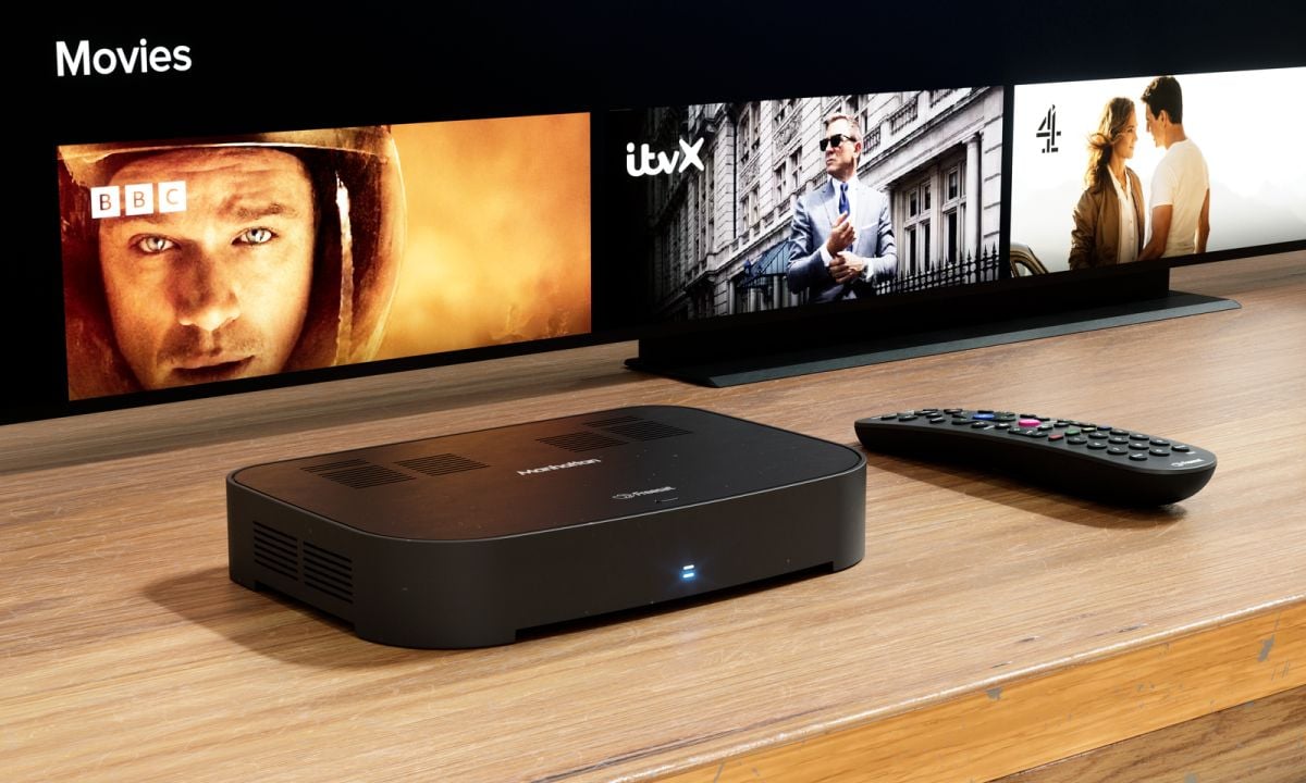 Manhattan S4-R Freesat near TV Manhattan S4-R Freesat near TV